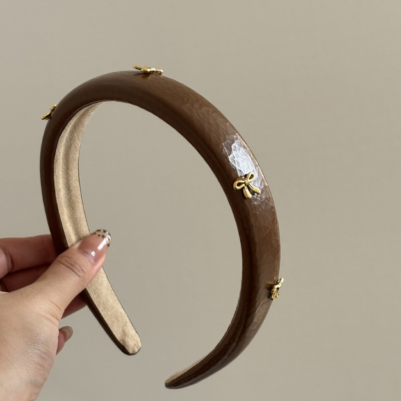 Retro leather atmosphere golde - Leatherwork Pony review and price